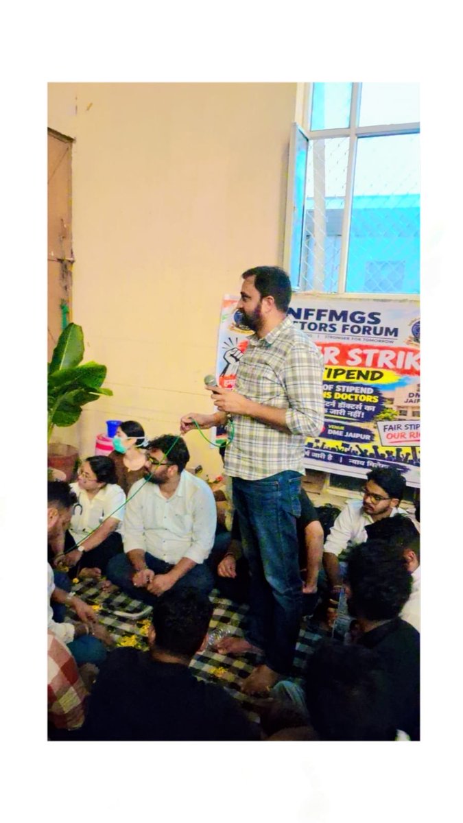 drshravanosian's tweet photo. राजस्थान में FMG डॉक्टरों का Stipend को लेकर 9 दिनों से धरना जारी है, लेकिन सरकार की चुप्पी बेहद दुर्भाग्यपूर्ण है।

आज से आंदोलनरत चिकित्सक भूख हड़ताल पर बैठ गए हैं। जिम्मेदारी से सेवाएं देने वाले इन डॉक्टरों के हक का Stipend रोकना अन्याय है। https://t.co/b7JyqiCOzi