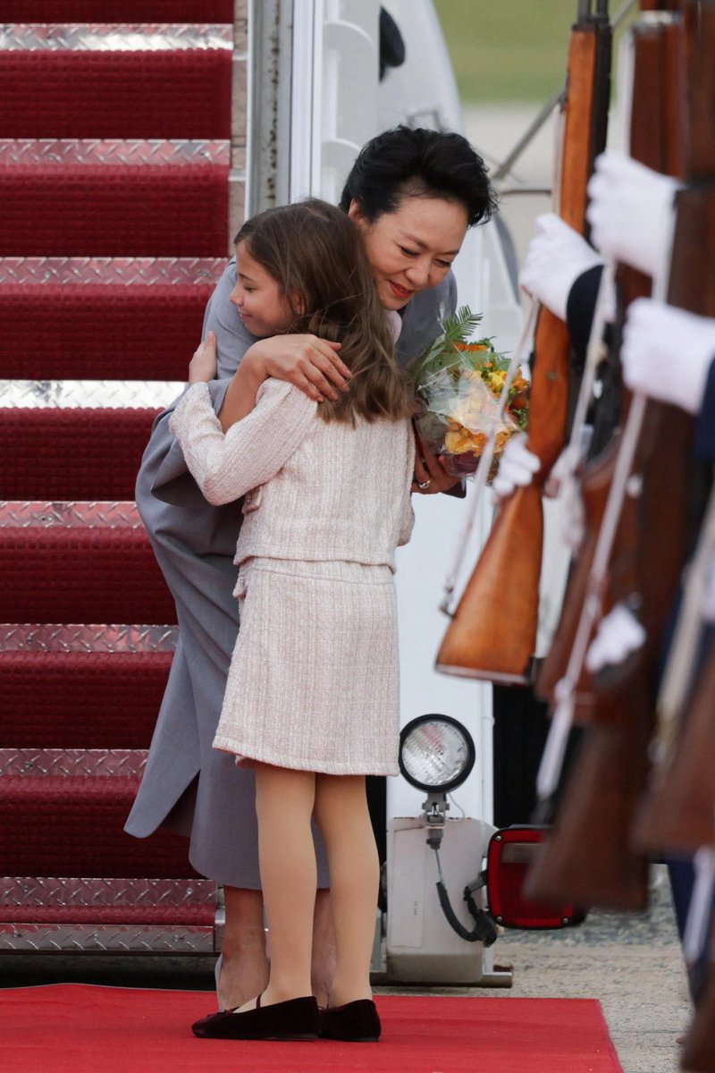 Q_May_007's tweet photo. 共产党！你完了！

实现中华民族伟大复兴和让美国再次伟大并行不悖。让我们秉持人民情怀、展现历史主动，不断推进中美两国人民友好事业，携手共建一个更加美好的世界！ https://t.co/i7QGX3axQF