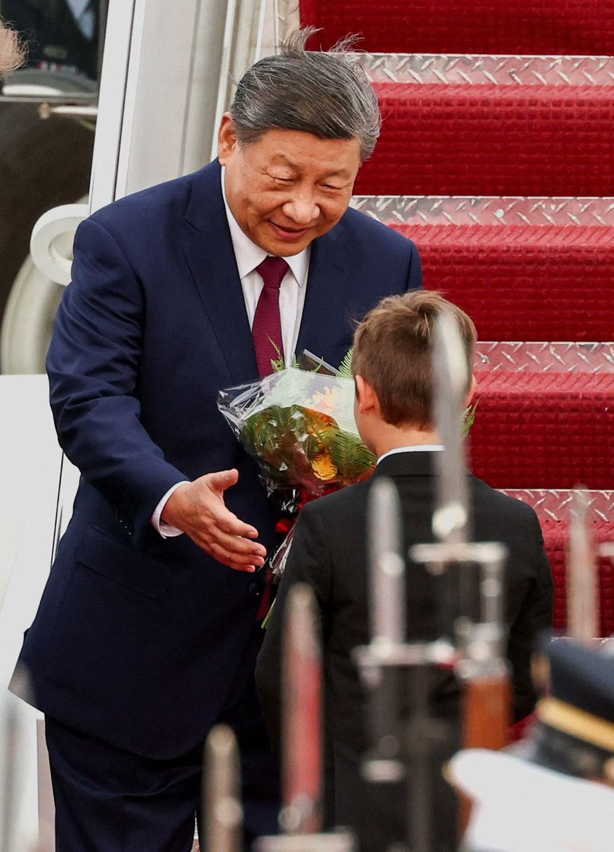 Q_May_007's tweet photo. 共产党！你完了！

实现中华民族伟大复兴和让美国再次伟大并行不悖。让我们秉持人民情怀、展现历史主动，不断推进中美两国人民友好事业，携手共建一个更加美好的世界！ https://t.co/i7QGX3axQF