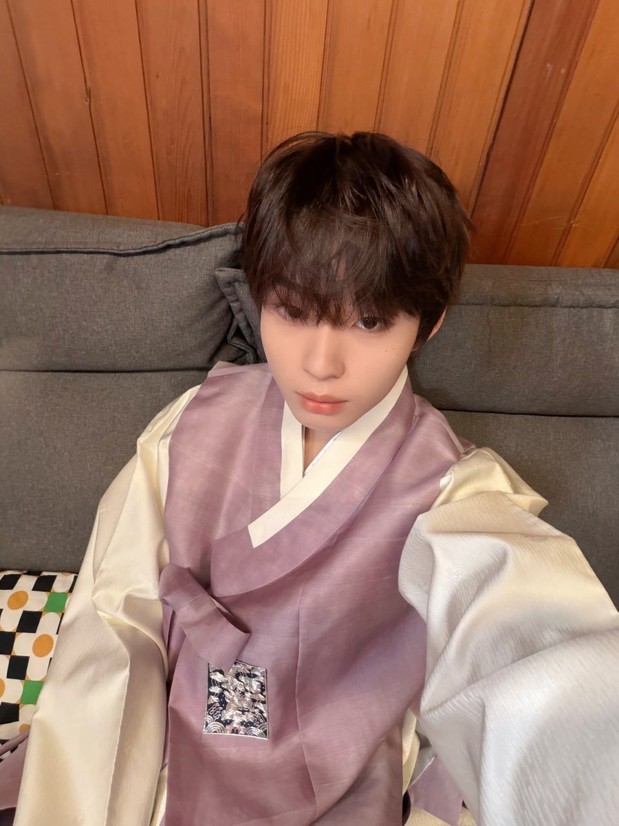ee5o4's tweet photo. 아니 이 졸귀 사진 뭔데!!!!!!!!!!!
1 개깜찍볼빵빵고양이라 ㄴㅁ좋고
2 뚱.한표정의 조카같아서 넘귀엽네 https://t.co/vjpTRUJUmE