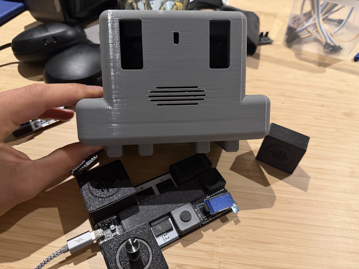 DavidStalmarck's tweet photo. Claude designed itself with precise custom fitted https://t.co/hLr7Bntijm modules for the electronics. 

This is a shoutout to you! Your spatial awareness has become sooo good lately 🤭👏🫶 https://t.co/TQaFTTCLkK
