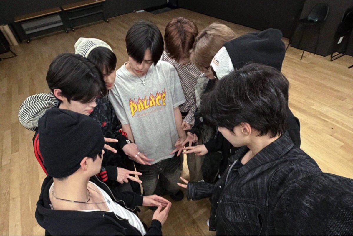 sunxin_kyn's tweet photo. @ALD1STRMINA ONE YEAR WITH ALD1
#AnALD1fulYear
#ALD1과_함께한_1주년 https://t.co/geI0J4kcEX
