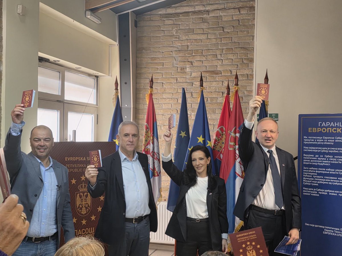 SspNbg's tweet photo. Danas je u Novom Sadu potpisana Deklaracija o Evropskoj Srbiji. 🇷🇸🇪🇺

GARANCIJA ZA EVROPSKU SRBIJU.

Samo zajedno možemo da napravimo promenu. Udruženi oko Srbije slobode, dostojanstva i evropske budućnosti ✊ https://t.co/fOMihGBAPu