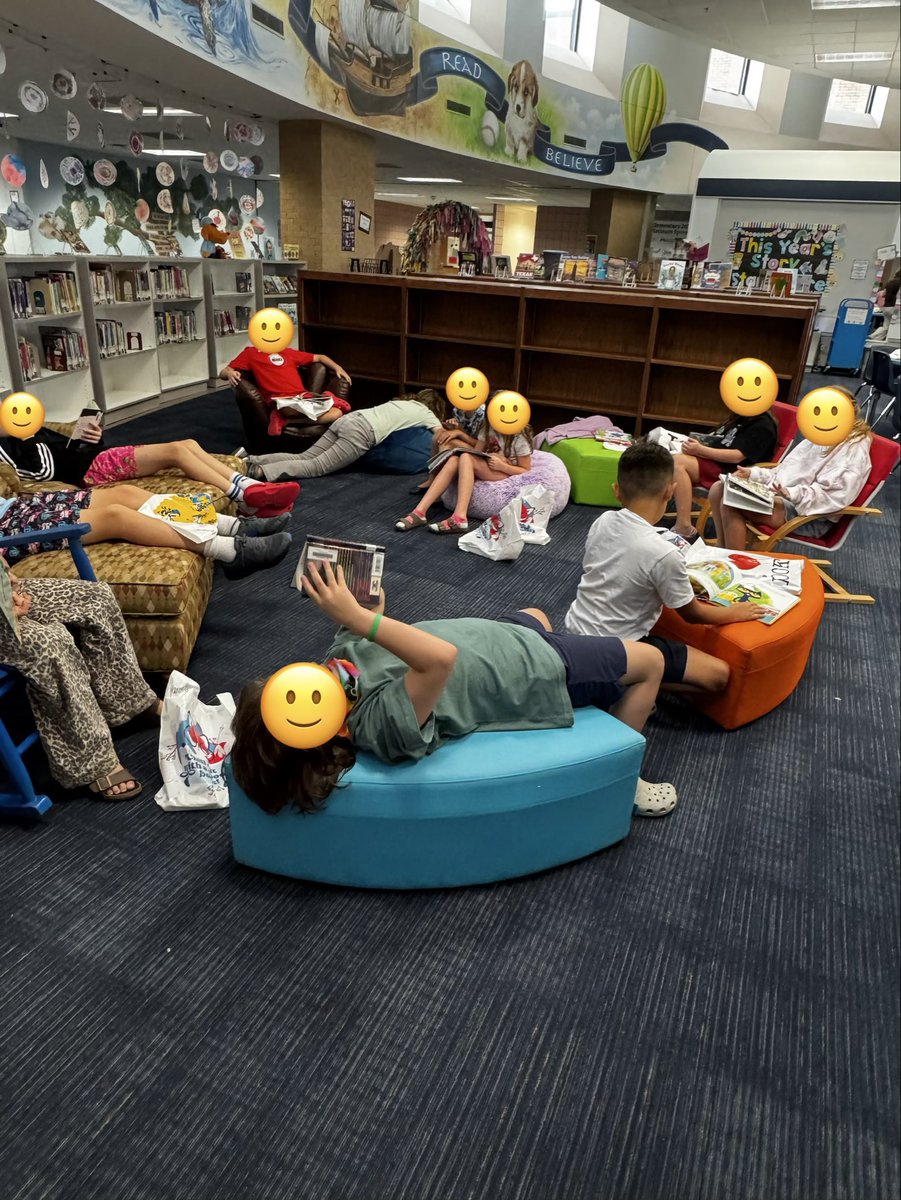 BayEaglesSoar's tweet photo. 5th graders enjoying a good book in the reading nook! https://t.co/mIj9DG5wto