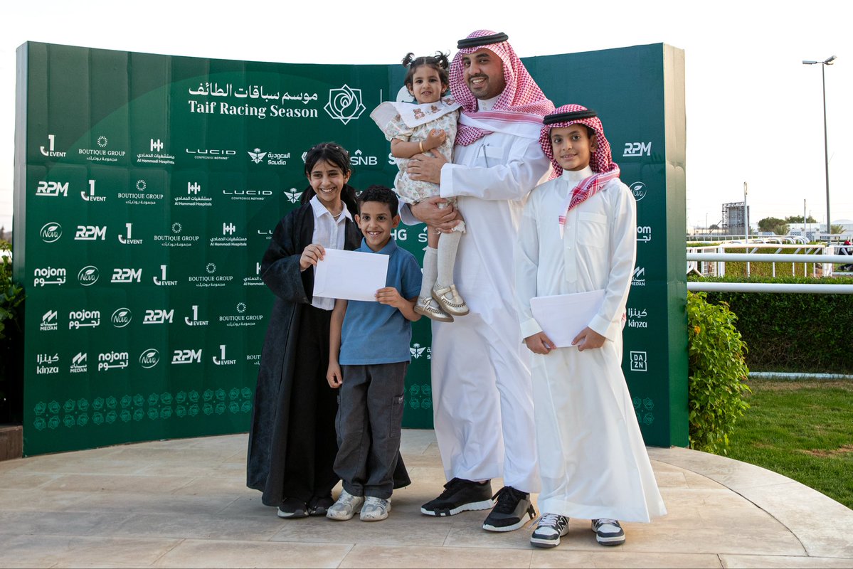 JockeyClub_SA's tweet photo. جوائز تطبيق ميدان بانتظاركم في الأسبوع الختامي من #موسم_سباقات_الطائف، الجمعة 25 سبتمبر 2026. 

500 ريال، قبل كأس الطائف للحصن.
500 ريال، قبل كأس الطائف للأفراس. 
1,000 ريال، قبل كأس الأمير عبدالله الفيصل.
2000 ريال، قبل كأس الملك فيصل

احجز تذكرتك المجانية الآن:
https://t.co/2XsoUsBTRx