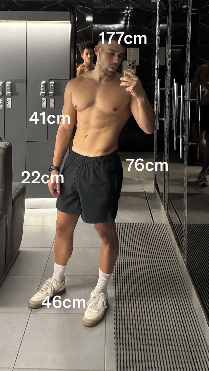 GhostedLyftBCN's tweet photo. What’s your stats? 
#men #gym #abs #biceps #mirrorselfie https://t.co/Pcei2gtaHr