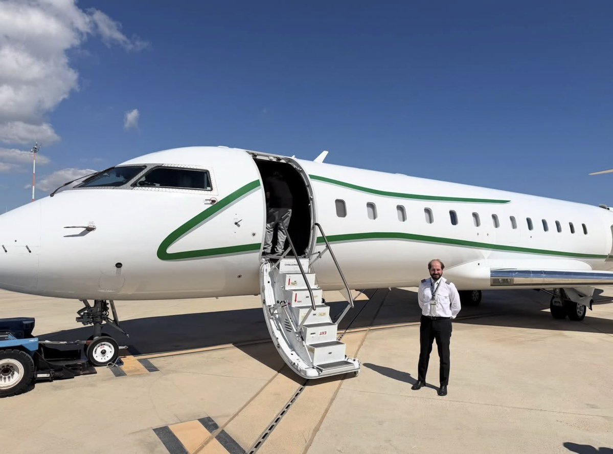 BIGPROF1749061's tweet photo. This one no be turn by turn family jet ✈️😂 https://t.co/xUcynTudOO
