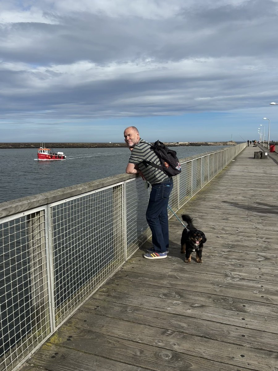 NicPrice22's tweet photo. Lovely walk round the harbour at Amble with a stop for the best fish & chips ever ππππ #ArthurOnTour @Price27P https://t.co/5ooC0anrAi