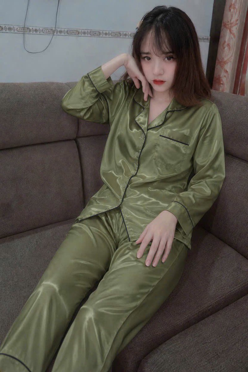 Vuheo9999's tweet photo. Chúc mọi người ngủ ngon mơ siêu đẹp ạ ❤️❤️❤️❤️ https://t.co/S7rTjEkDVM