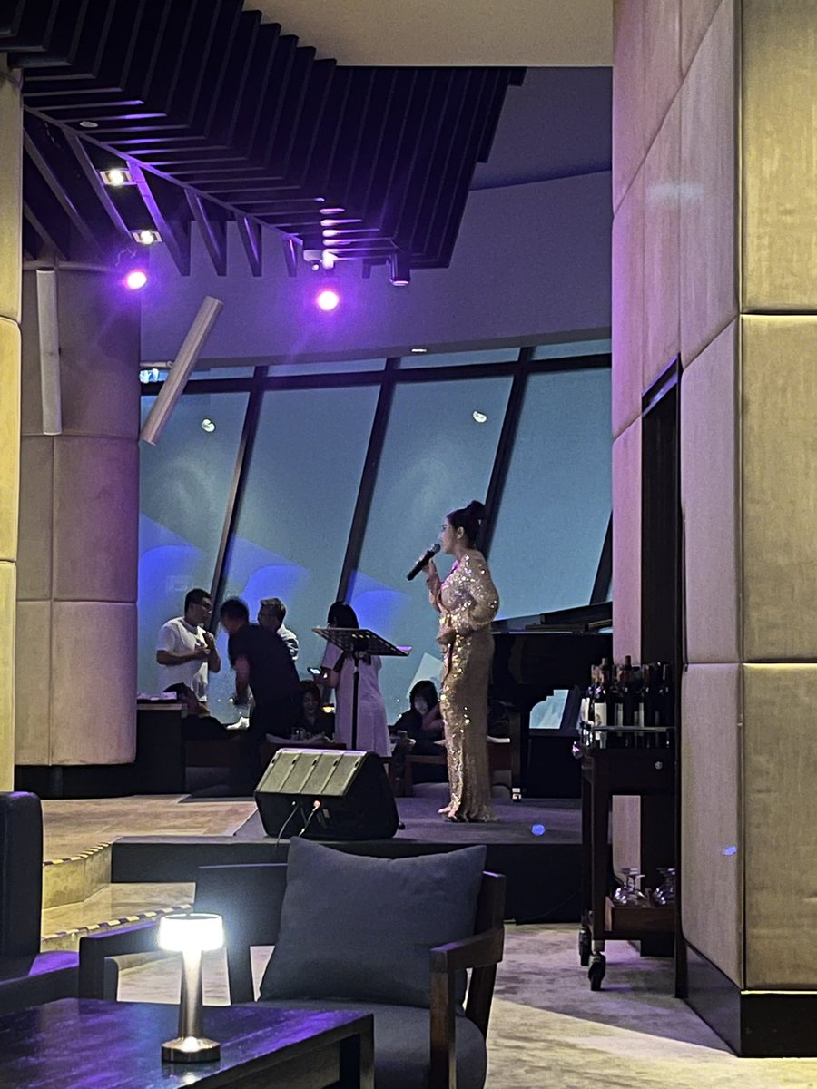 ChekaMirror's tweet photo. Enjoying the night and live jazz by the Chao Phraya River:
L.O.V.E, Fly Me to the Moon, Moon River and Smooth Operator https://t.co/9ci1TWv1Za