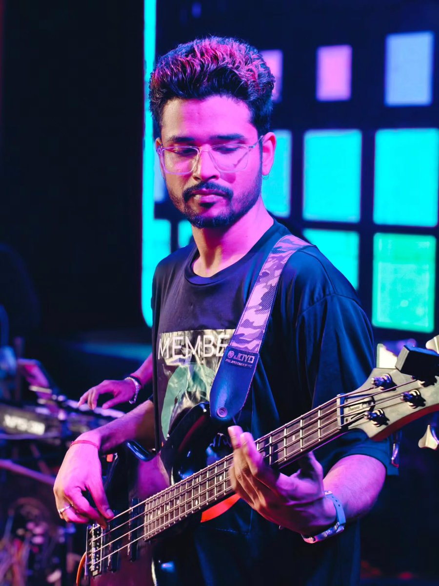 benjaminng8l74's tweet photo. Lost in the groove, found in the moment. https://t.co/VwiFWazN2E