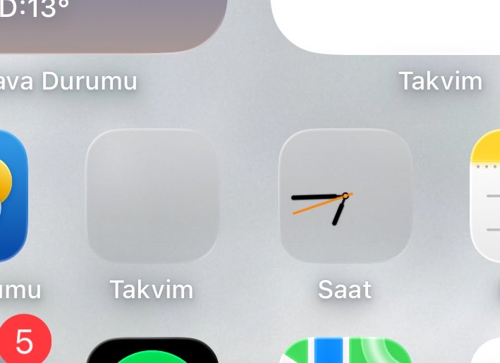 karnavallkizi's tweet photo. Wp den at anlarım. Fotoğraf çektirme anlarım. Bu nasıl bir alansızlık saatle takvimin sayılarını silmiş. Bakın nefes alamıyorum https://t.co/etXFvcGshH