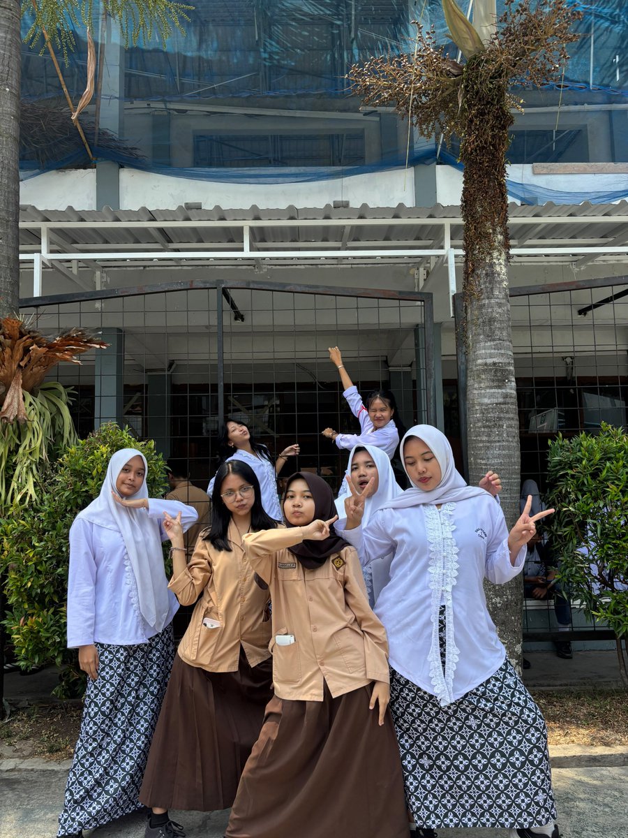 berbihanyut's tweet photo. eh gemees banget kelompok sangga akuu 🧍🏻‍♀️✌🏻✌🏻❤️ https://t.co/UMnxlSz6ZV