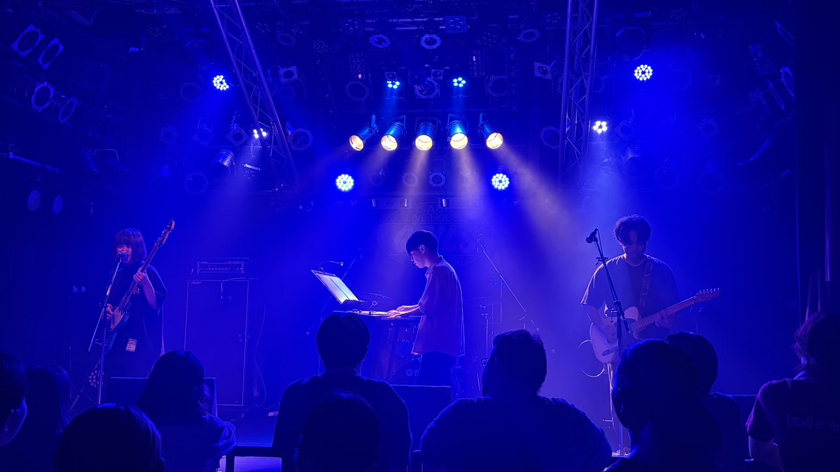 TDC_bigsmile's tweet photo. 【写真で振り返るUP TO YOU!!!】
⭐️海月日記⭐️
佐賀の新しいバンド②
めちゃくちゃ良かった！
Vo.コノハちゃんの弾き語りで聴いていた曲は、バンドだとこうなるのかーとか楽しみながら見てた！

良すぎ！！！
いっぱいライブ見たい！！ https://t.co/SQMqGfMgx3