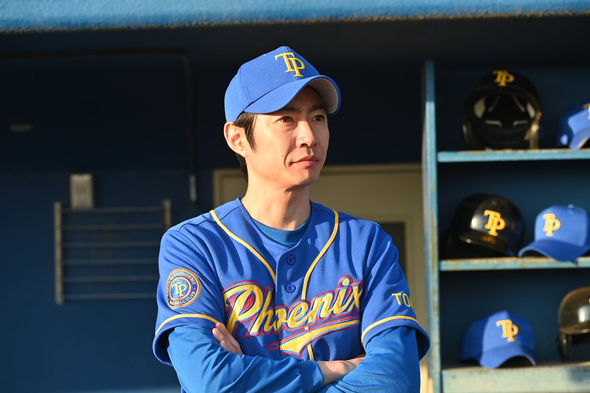 4out_movie's tweet photo. ⚾#映画4アウト ストーリー【Vol.5】

「負けても仕方ない」
笑顔の裏で、自分自身に限界を作っていたのは選手たちの方だった

矢上の本気の怒りに触れ、初めて自分の弱さと向き合うチーム
人生で「3アウト（挫折）」を宣告された者たちが、矢上とともに立ち上がる─

『4アウト ─もう一度、プレイボール─』
11月6日(金)公開
https://t.co/WqnEjxnkVC