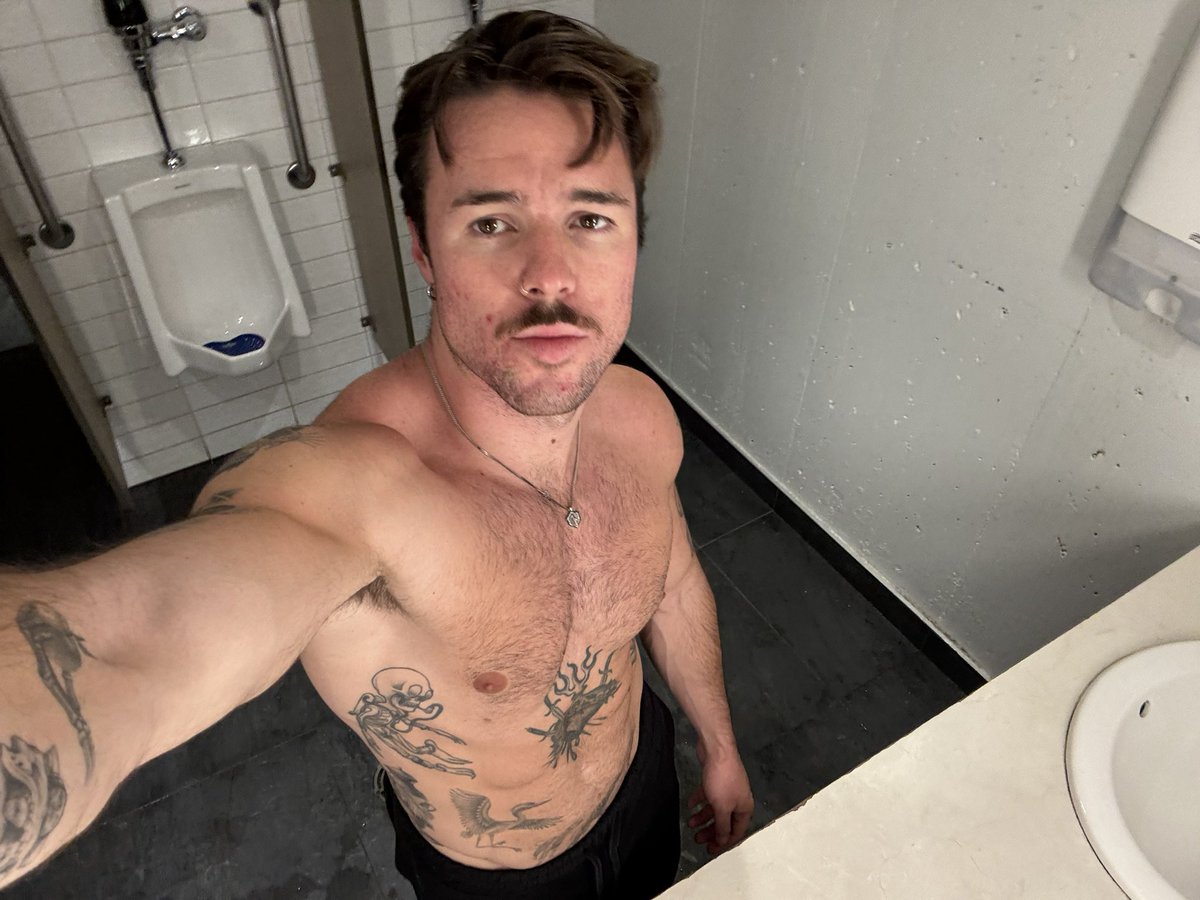 rickafterdark's tweet photo. Post gym check https://t.co/nST78RVOkz