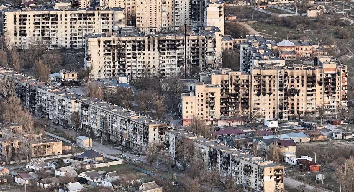 jurgen_nauditt's tweet photo. Russia is committing genocide—today, right before our eyes.

People are eating weeds because food supplies in occupied Oleshky, Ukraine, are all but exhausted, the BBC reports.

Some residents are eating only once a day; the town has no electricity, water, or gas, shops are closed, and medicines are scarce.

Leaving the town is also difficult, as the Russians have mined the roads and no humanitarian corridor has been agreed upon.

6,000 people remain in the town, including at least 200 children.

Trump: We are inviting Putin to Miami in December; I’ll show him everything, he’ll like it, and I’m really looking forward to seeing Putin.