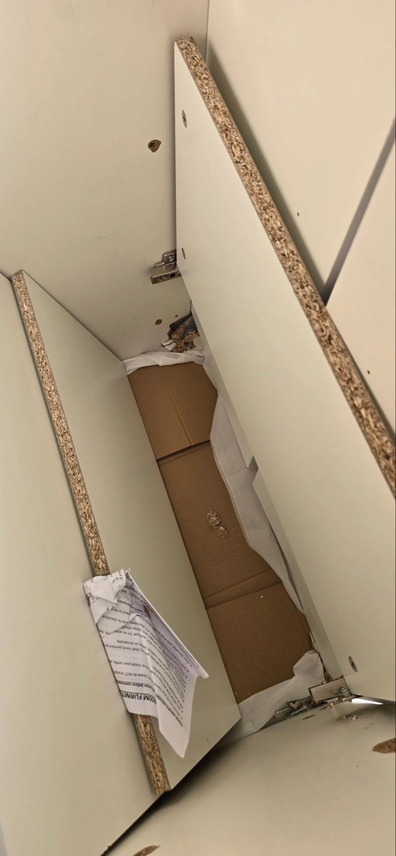 GaryNevilleApp's tweet photo. Arrived in this condition and my claim rejected because of “unsuitable packaging” despite this being the same packaging used by the original courier to deliver in perfect condition. @UPS_UK why can’t you deliver packages as carefully as other couriers? https://t.co/wuAUOkZEYn