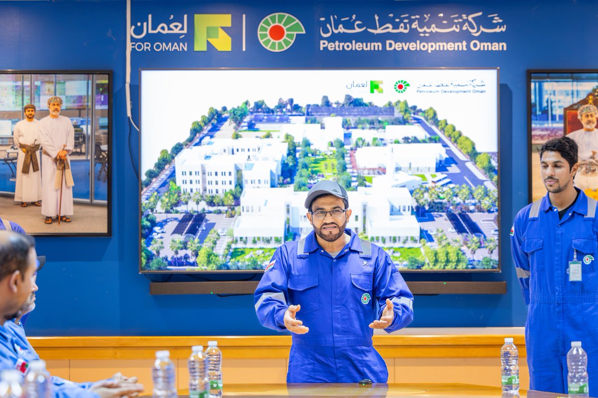 draflahhadhrami's tweet photo. إذا أردت أن تعرف مستقبل أي شركة، انظر إلى كوادرها الذين يعملون في أبعد مواقعها.

بين الصحراء ومواقع الإنتاج، التقيت بزملائي من موظفي شركة تنمية نفط عُمان وشركائنا في حقل مرمول، واستمعت إليهم واطلعت عن قرب على بيئة عملهم وحياتهم اليومية. وفي الميدان، تتجلى حقيقة أن خلف كل برميل يُنتج وكل إنجاز يتحقق، إنسان يعمل ويتحمل مسؤولية ويحتاج إلى بيئة تساعده على تقديم أفضل ما لديه.

لذلك نولي في الشركة اهتمامًا كبيرًا بتجربة موظفينا، ليس في مكان العمل فقط، بل في السكن والخدمات وكل ما يحيط بهم. فكلما كانت بيئة العمل والحياة أفضل، كانت قدرتهم على العطاء أكبر، ويشعر الموظف بأن ما يقدمه مهم وأن صوته مسموع. فالموظف الذي يقضي أيامه في الحقل، بعيدًا عن أسرته ومدينته، يستحق بيئة تمنحه الراحة والاستقرار وتساعده على أداء مهمته بأفضل صورة.

وفي حقل مرمول، يترجم مشروع منازل السكني الضخم هذا الاهتمام إلى واقع، حيث وضعنا اليوم حجر الأساس لمركزه السكني الجديد، ليقدم بيئة سكنية متكاملة للعاملين في الحقول، ضمن رحلة التحول المؤسسي "لعُمان". كما افتتحنا محطة الإطفاء الجديدة بمرمول لتعزيز الخدمات المقدمة للعاملين في الموقع.

فالتحول المؤسسي لا يحدث في قاعات الاجتماعات فقط، بل يبدأ من الميدان، ومن الإنسان الذي يعمل فيه كل يوم. وفي هذه الأماكن، نرى أكثر أن نجاح عملياتنا لا يعتمد على التقنيات والمنشآت وحدها، بل على الكوادر التي تديرها وتعمل فيها وتحافظ على استمراريتها.

وتؤكد لنا هذه التجربة أن الاستثمار في الكفاءات هو استثمار في قدرة الشركة على الاستمرار والنمو وتحقيق نتائج أكبر. فموظفونا وشركاؤنا ليسوا جزءًا من قصة النجاح فحسب، بل هم من يصنعونها، بل إنهم من يمنحون هذه الاستثمارات قيمتها.

ومن قلب الميدان، يستمر نهجنا في الاستثمار في كوادرنا، وتستمر رحلتنا في صناعة قيمة وأثر مستدام لعُمان.