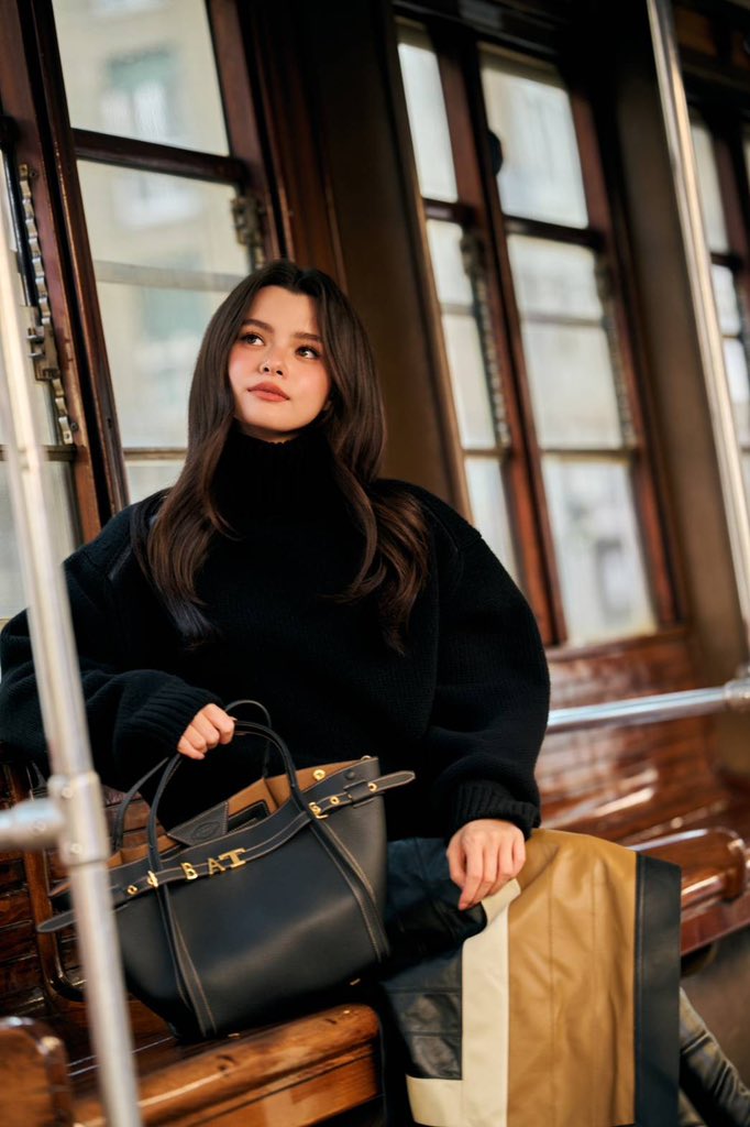 Socialintrend's tweet photo. เบ็คกี้–รีเบคก้า ถ่ายทอดลุคสุดชิคจาก Tod’s Fall/Winter 2026–2027 ท่ามกลางเสน่ห์ของมิลาน ก่อนร่วมชมแฟชั่นโชว์ Tod’s Spring/Summer 2027 ✨

ชมไลฟ์ 25 ก.ย. เวลา 14.30 น. (ไทย) ทางเว็บไซต์และ Instagram ของ Tod’s

#TodsSS27 #Tods #BeckyxMFWTodsSS27 https://t.co/bGc4ufXDX8