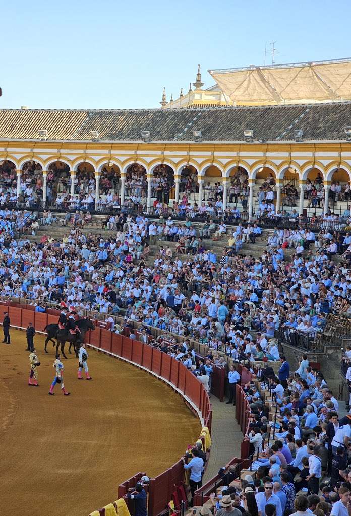 Marcos2F564's tweet photo. Vuelven los toros a la Maestranza

Arranca San Miguel en Sevilla con una novillada que ilusiona y una tarde marcada por el debut con picadores de Manuel Domínguez https://t.co/uQRT2P3qDi