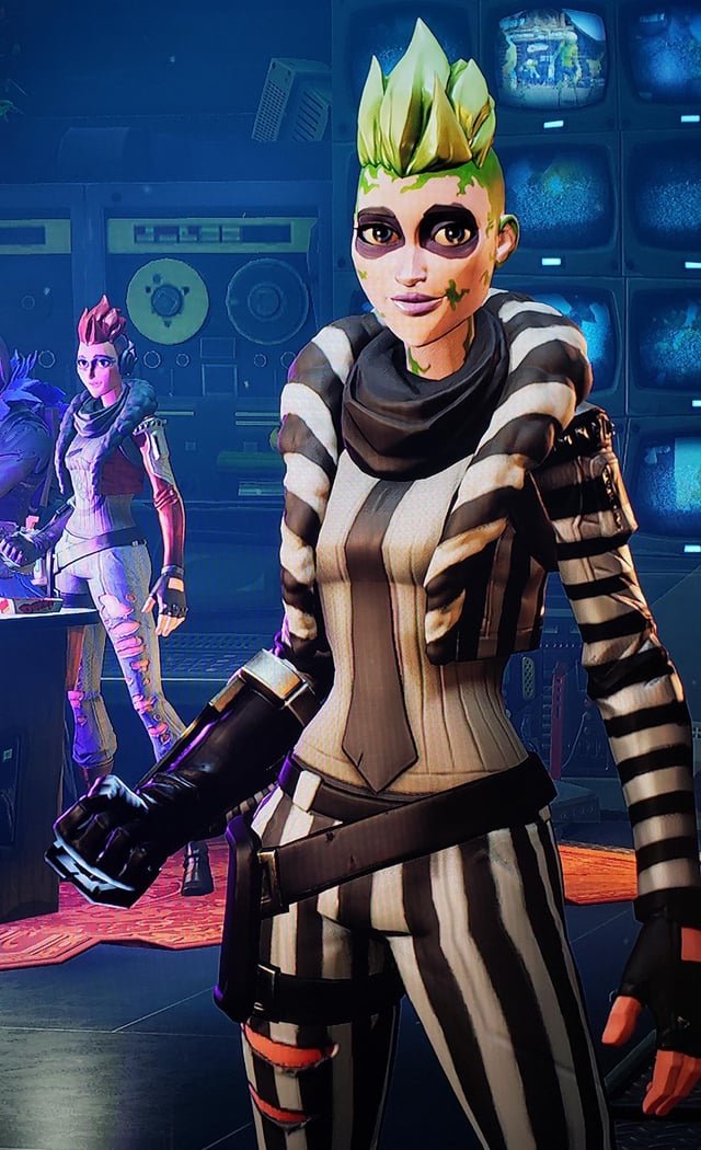 xHauntvzz's tweet photo. @Cheatarino @jaydiiel @Fortnite They made a nod to Beetlejuice way back as a save the world survivor, but no official Beetlejuice collab https://t.co/JqiBk82lPU