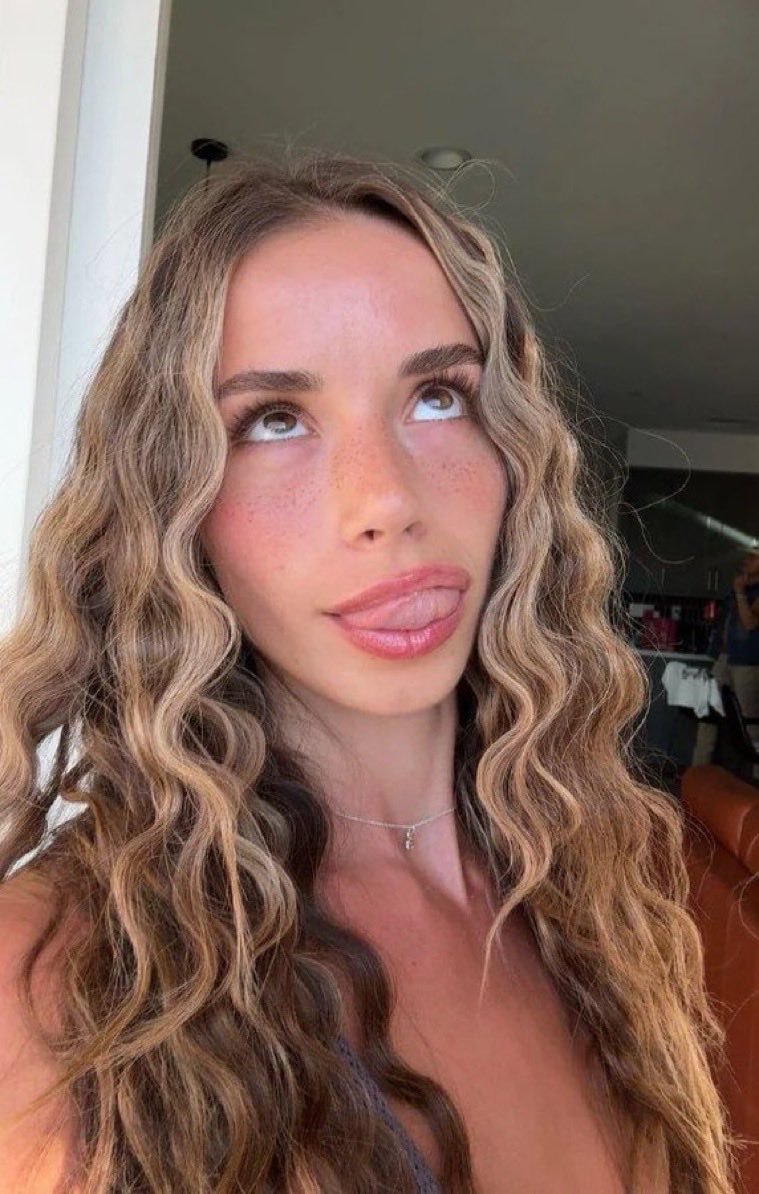 manScammequin's tweet photo. never working in my life bc being 18 is too triggering for grown ass men ✨

manscam beta findom catfish https://t.co/3MAQ72zn3N
