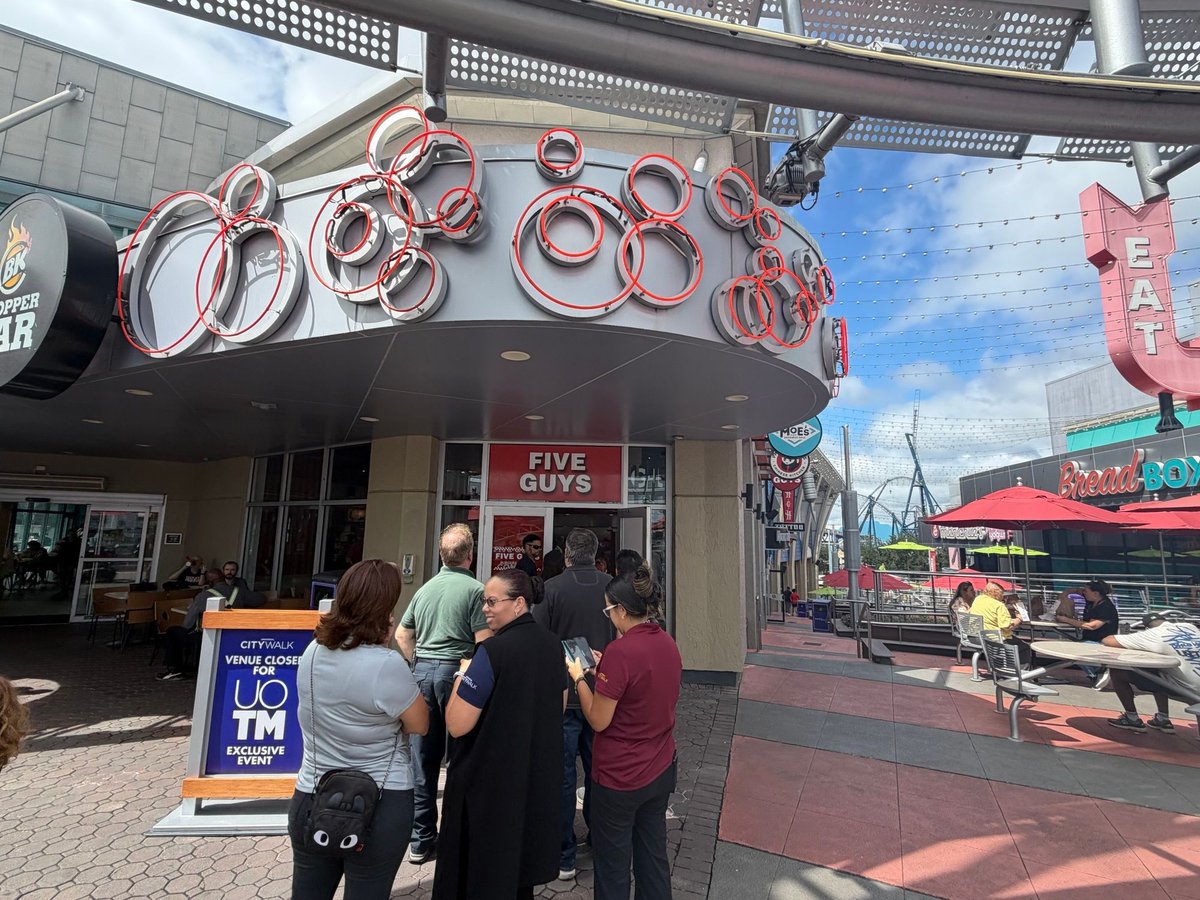 insideuniversal tweet picture
