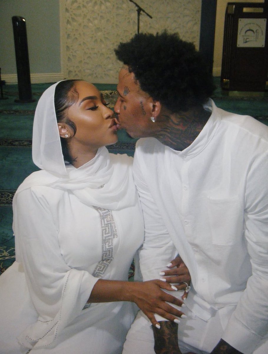 DailyLoud's tweet photo. Moneybagg Yo and Ari Fletcher are officially married after holding a traditional Muslim wedding ceremony at a mosque 🎉 https://t.co/zXLQ2scM9P