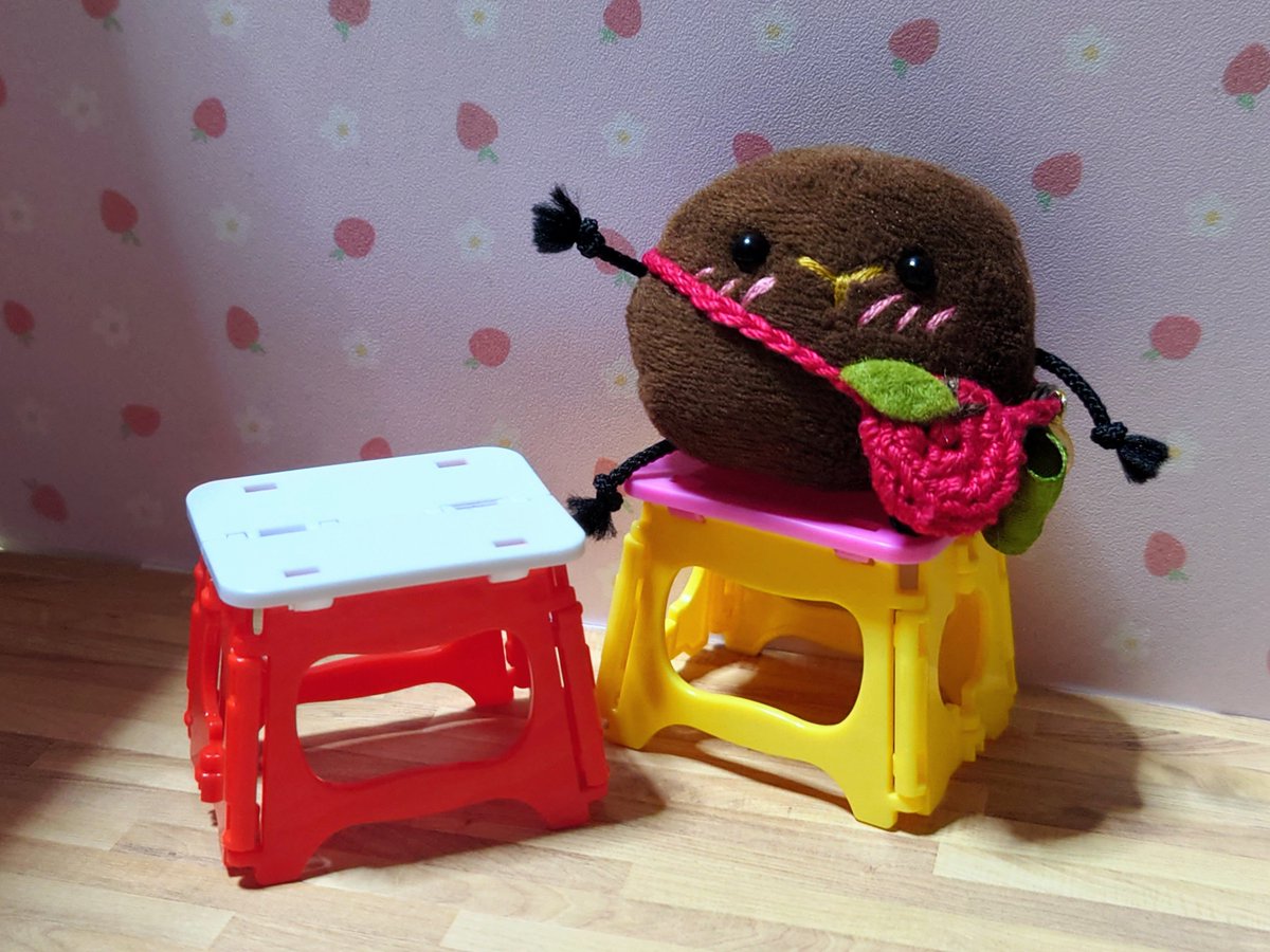 usagi_kaiunP's tweet photo. おりたたみの、いす！！
せがたかくなったきぷん♪♪
( *´ Y `* )

＃うさぎのうんピ●の妖精
＃はむにぎり https://t.co/1MMZ3e3JaT