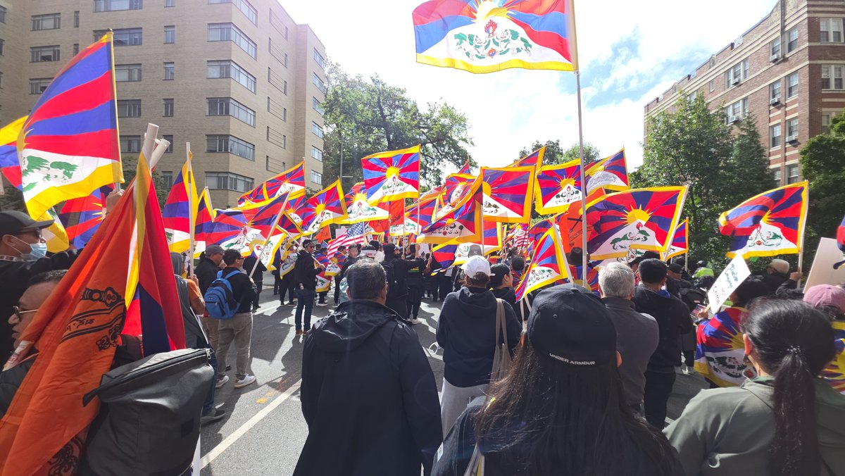 KPButsak's tweet photo. Massive Tibetan Rally in DC to protest Dictator Xi Jing Ping. @dailywire , @FoxNews https://t.co/0hWzrUD5Ot