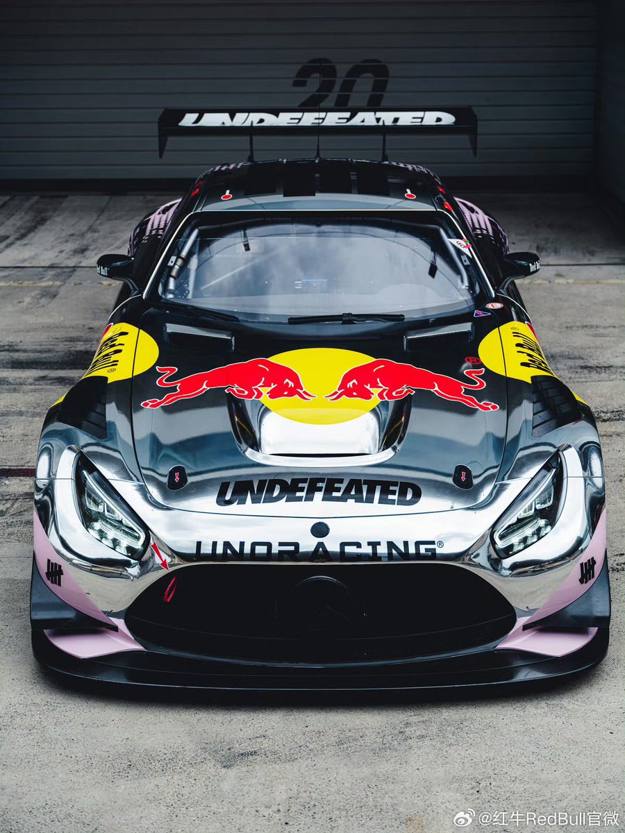 minigirlz_'s tweet photo. สปอนซ์รอบนี้มี Redbull กับ Undefeated สองแบรนด์ใช่ป่ะ
#WangYibo  #YIBO85  #UNOracing #85Racing https://t.co/rTqBxBdCIz