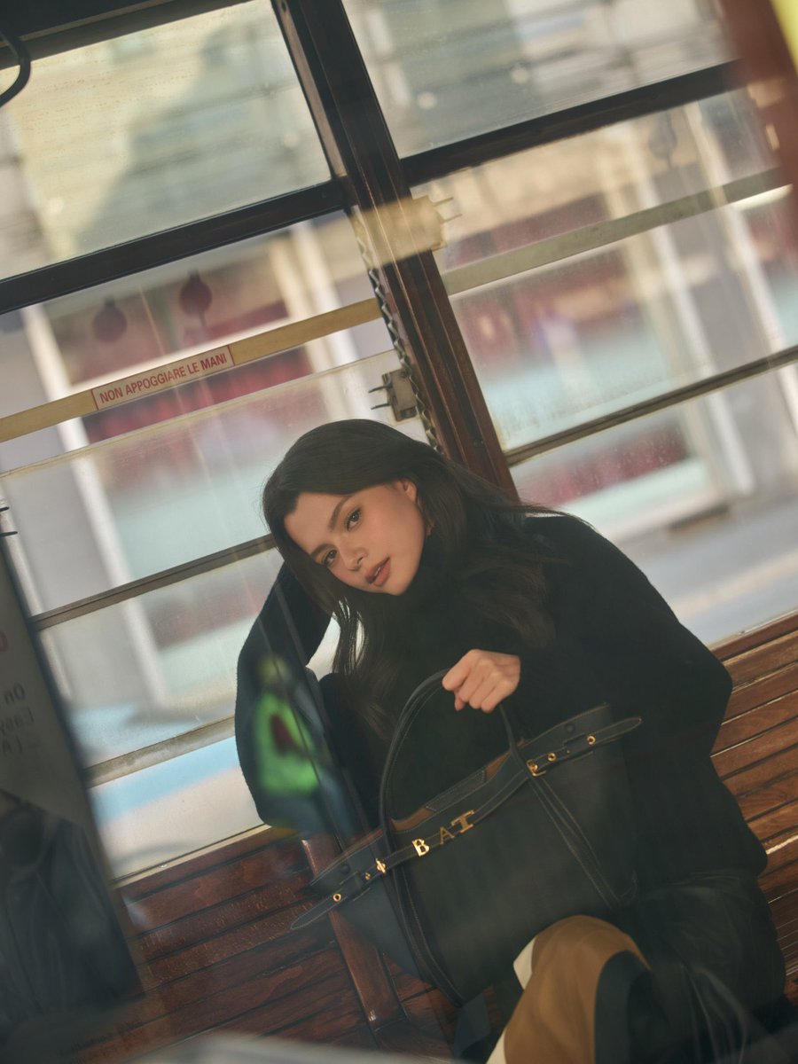 LatteSaro0805's tweet photo. Look Becky OmG so pretty and 😍

@AngelssBecky @Tods

#BeckyxMFWTodsSS27
#beckysangels #BeckyArmstrong‌ 
#TodsSS27 #Tods
#MilanFashionWeek https://t.co/G8lpLKfZ8K