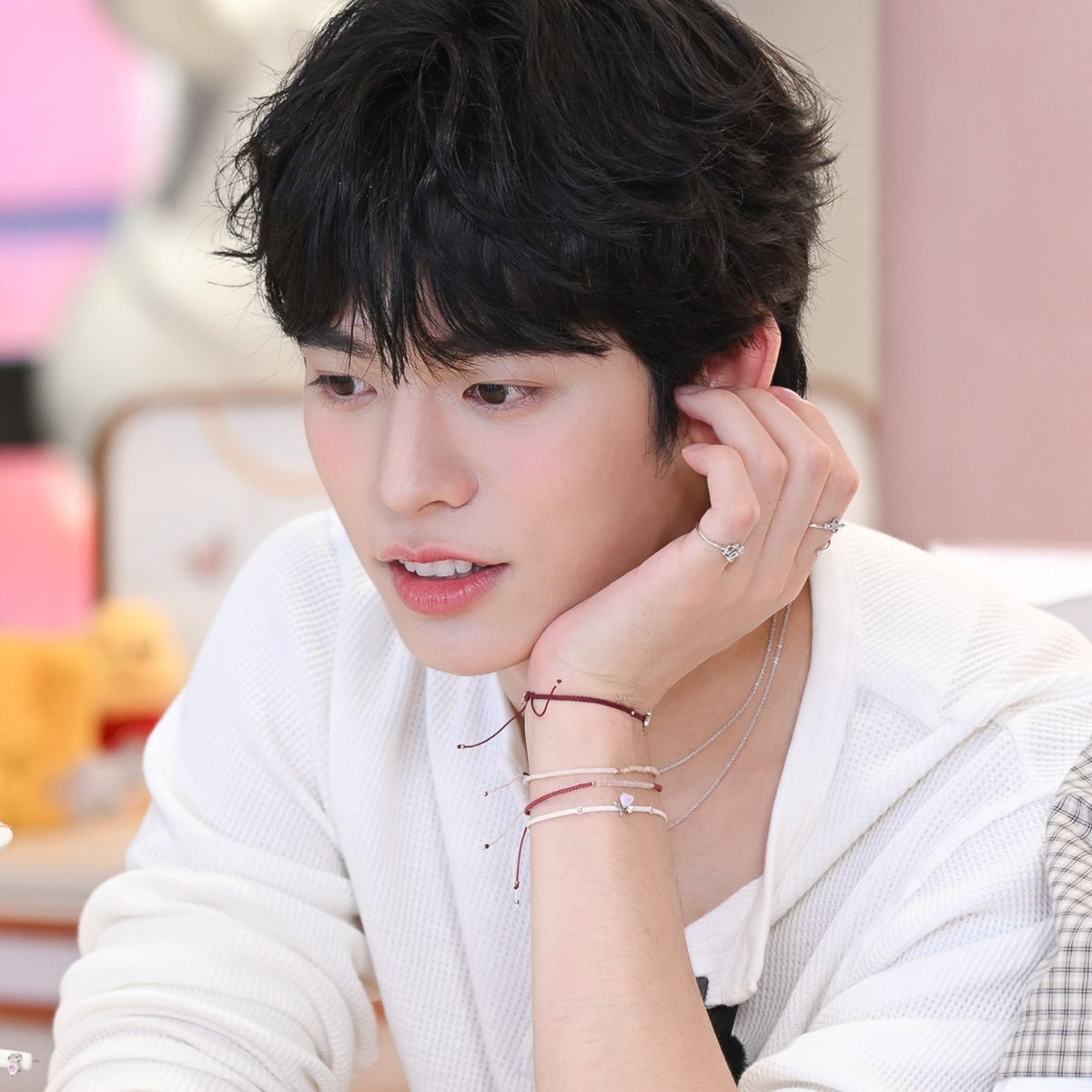 ttpwanpichit's tweet photo. BABYYY U'RE SOOO PRETTIESTTTT😭🤍 https://t.co/lvIebj9lWZ