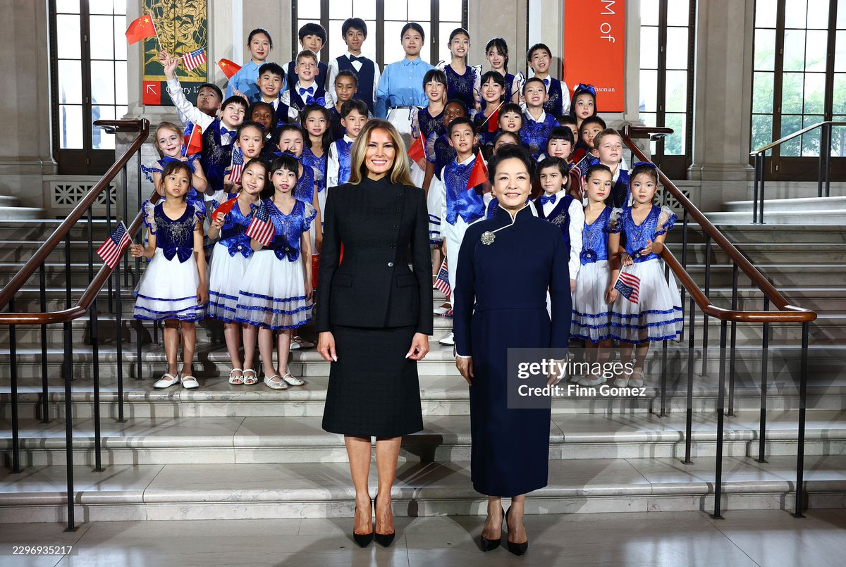MELANIAJTRUMP's tweet photo. First Lady Melania Trump and First Lady of China Peng Liyuan pose for a photo with children during a visit to the Smithsonian’s National Museum Of Asian Art https://t.co/bAsYcesnZq