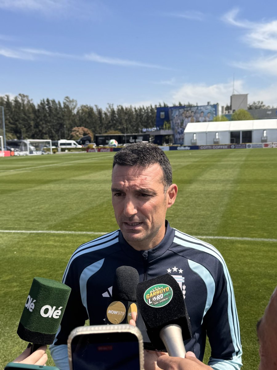 AlbicelesteTalk's tweet photo. 🚨🇦🇷 Lionel Scaloni: "Our new captain is Cuti Romero." ©️ https://t.co/8rX3vL7vdG