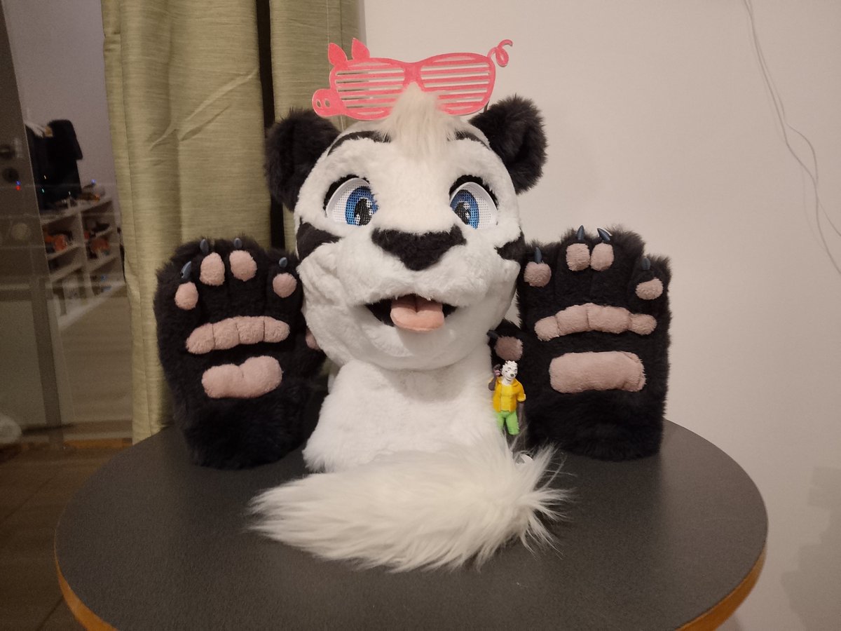 GoodMoodMaster's tweet photo. My futsiut finished atless its version 1, and when you make one you cant stop

#fursuit #furry #GMM https://t.co/mmflSatV0g
