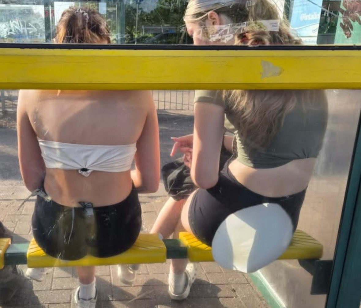 Legzagogo's tweet photo. candid chavs https://t.co/dMO5ealfBe