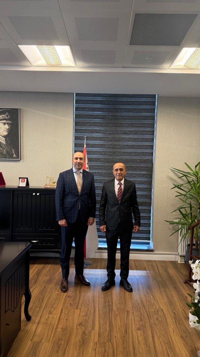 MHP_GOP's tweet photo. İlçe Başkanımız Sn. Ahmet Özen,ve İlçe Yöneticilerimiz  Gaziosmanpaşa İlçe Emniyet Müdürlüğüne atanan Sn. Özgür Yılmaz’ı makamında ziyaret etti.
Nazik ev sahipliği ve misafirperverliği için teşekkür ediyor, Sn. Özgür Yılmaz’a yeni görevinde başarılar diliyoruz.
Gaziosmanpaşa’mızın huzur ve güvenliği için görev yapan emniyet teşkilatımıza çalışmalarında kolaylıklar diliyoruz.