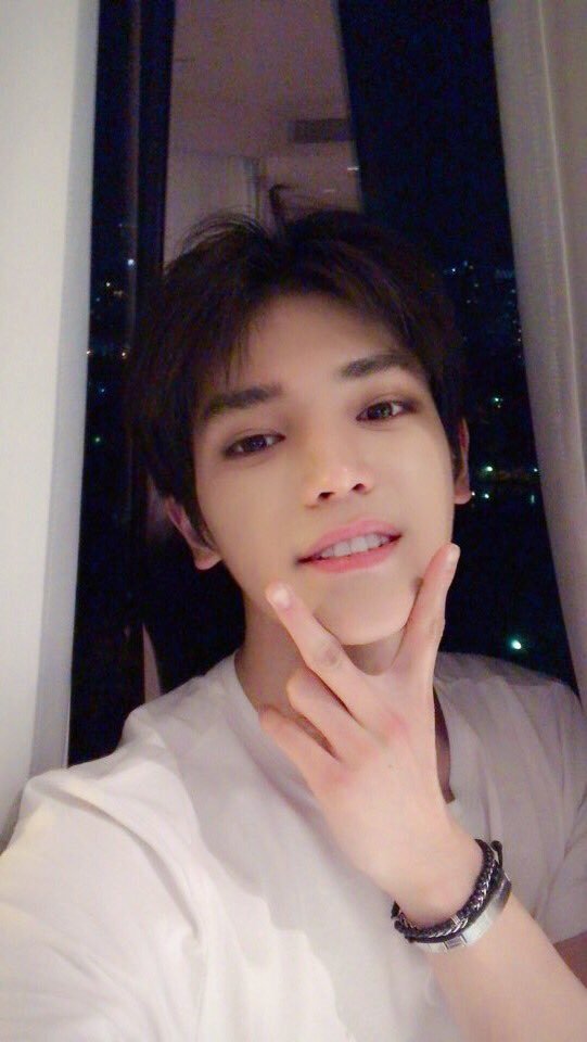 owonty's tweet photo. 이태용 푸디 셀카 시절 ㅋㅋ♥︎ https://t.co/byBIkmb6M4