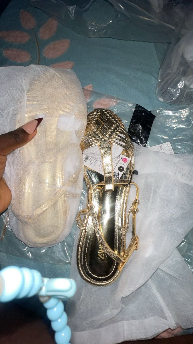 kicksbypom's tweet photo. The order VS review with a live video.🫶🏾 https://t.co/Fgaa4awJRO