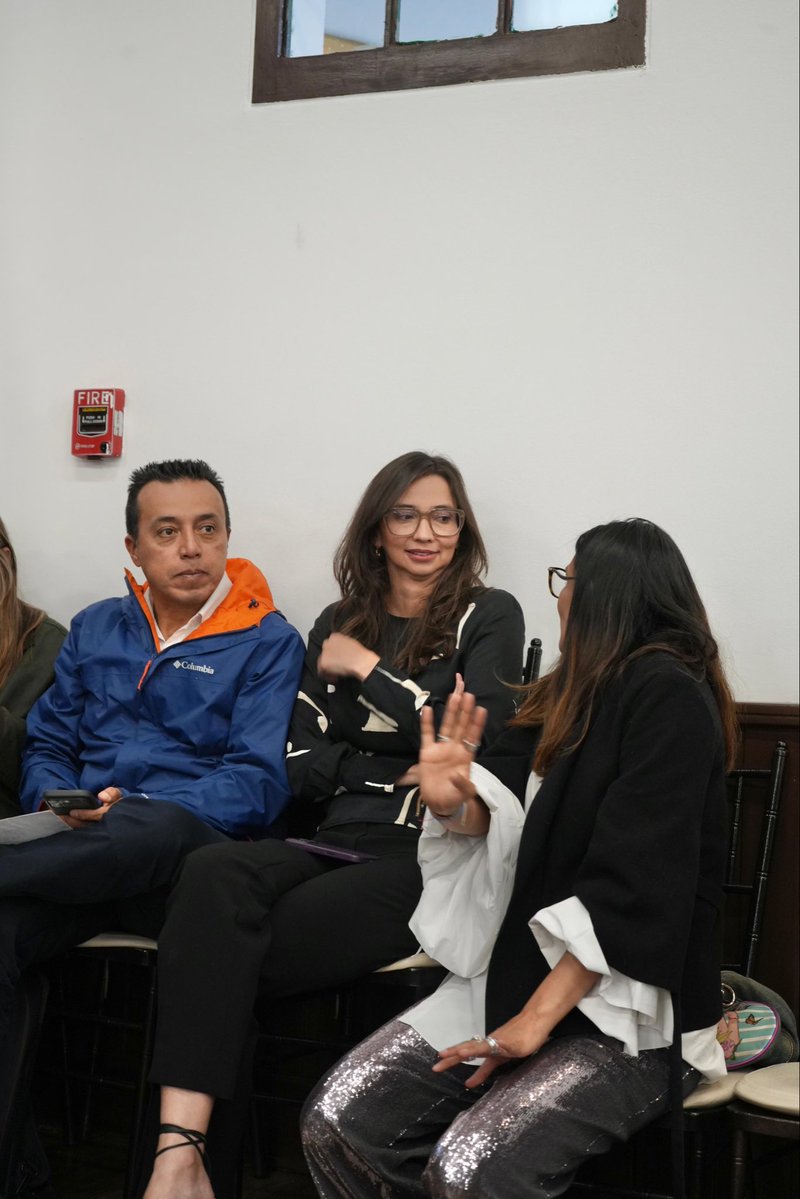 idubogota's tweet photo. #AEstaHora el director @OrlandoMolanoP participa en el @ConcejoDeBogota, durante el debate en sesión plenaria sobre el #AcuerdoPorUnaCiudadInteligente.

Seguimos trabajando y avanzando por una Bogotá más moderna, conectada y preparada para el futuro. 🚀 https://t.co/xZZ1VEfRL3