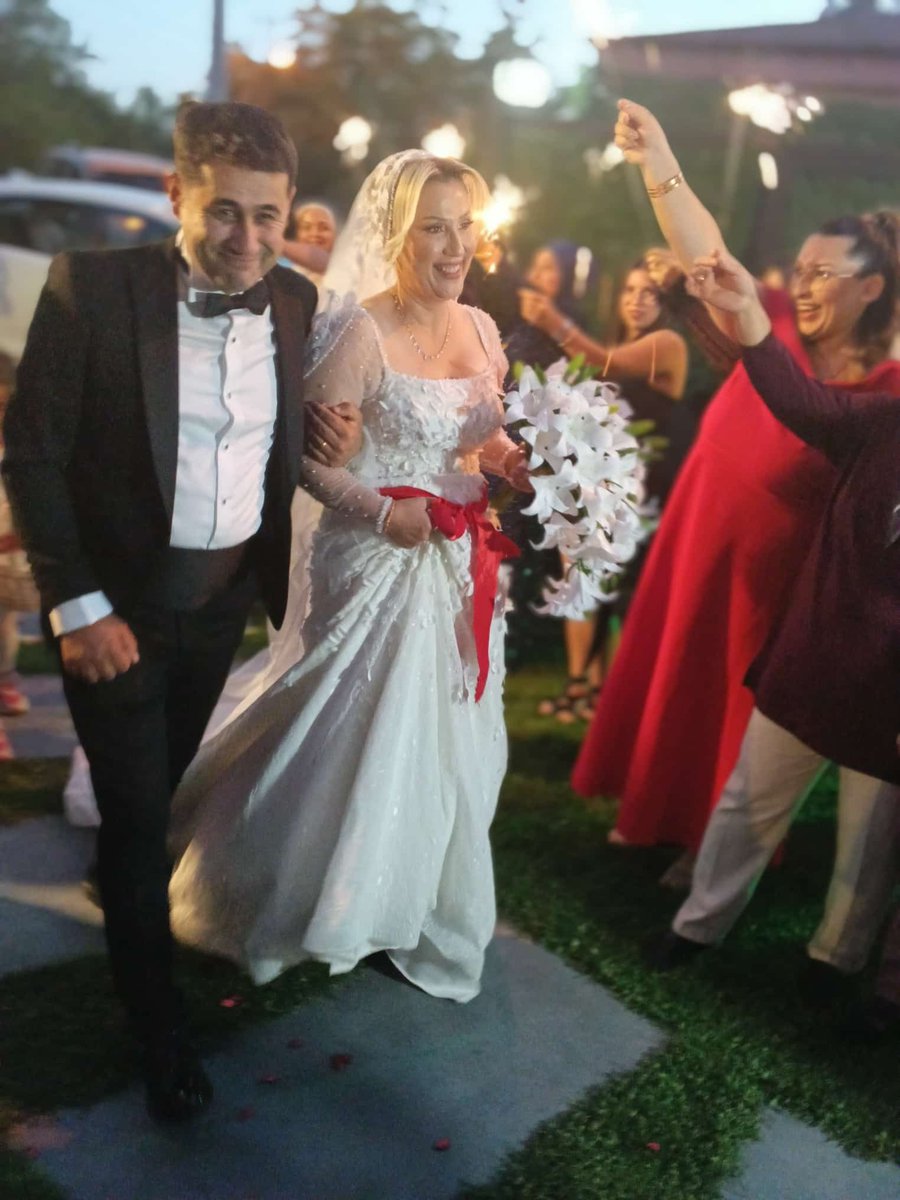 muserrefalpdgn's tweet photo. Sevgili Yeğenim Aybala Tuçe ve Eyüp 'ün düğünü ömür boyu çok  mutlu olun. https://t.co/6IEcT7n6g8