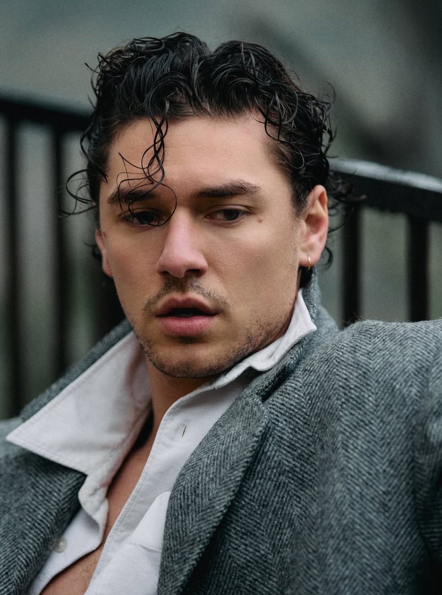 FilmUpdates's tweet photo. Belmont Cameli has been cast opposite Sydney Sweeney in ‘HOLLOW,’ written and directed by Lindsey Anderson Beer.

Set to reimagine ‘The Legend of Sleepy Hollow’ with Katrina Van Tassel as the central character in a dangerous mystery and supernatural love triangle. https://t.co/PPSstUP1Th