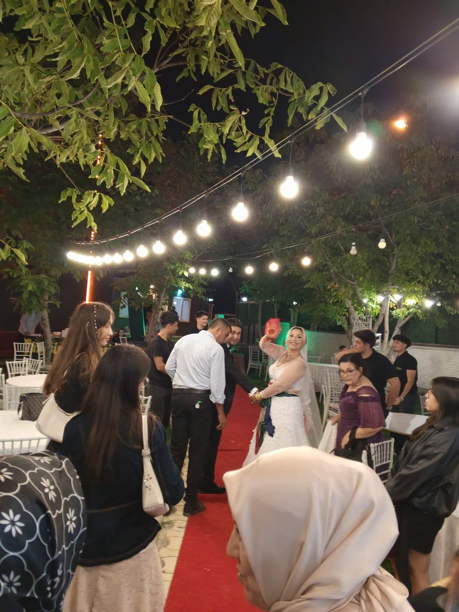 muserrefalpdgn's tweet photo. Sevgili Yeğenim Aybala Tuçe ve Eyüp 'ün düğünü ömür boyu çok  mutlu olun. https://t.co/6IEcT7n6g8