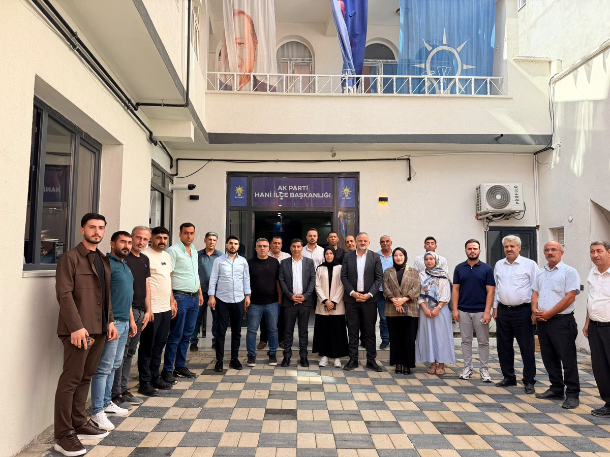 MirzaKAYHAN's tweet photo. İl Teşkilat Başkanımız Davut Yıldız, İl Bilgi İşlem Uzmanımız Cengiz Babayiğit il Teşkilat başkan yardımlarımız Furkan Gök ve Rojda Türkeş’i ilçe başkanlığımızda ağırladık.

Toplantımızda teşkilat çalışmalarımızı değerlendirerek, önümüzdeki döneme ilişkin istişarelerde bulunduk. https://t.co/7xgUd85MHf