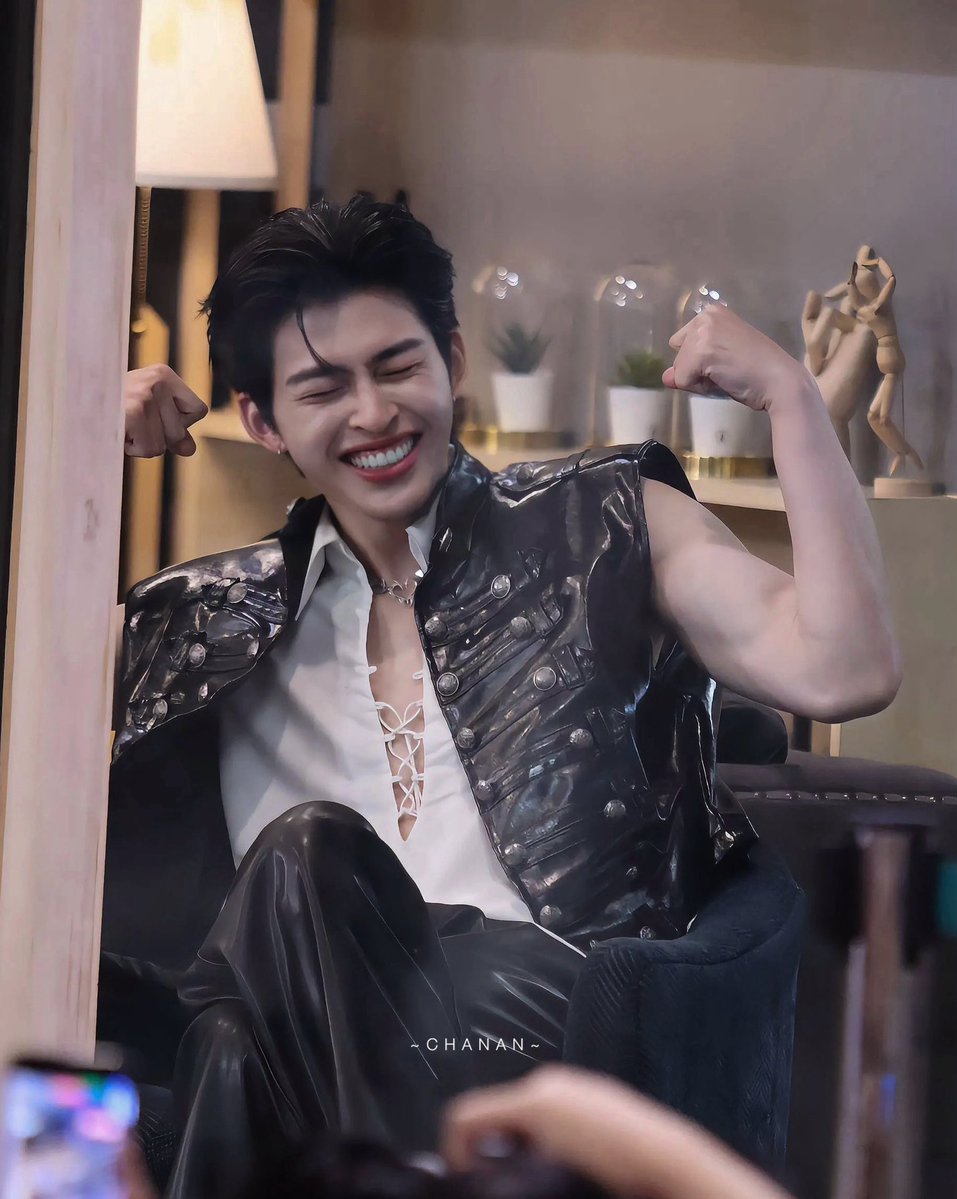 snowbluebu's tweet photo. ○ ตัวใหญ่ใจดี
○ ยิ้มหวาน
○ กู้ดบอย
○ ถ่อมตัว 
○ จริงใจ
○ ม๋าเด่ก
○ ปังอ้วม
◉ ถูกทุกข้อ https://t.co/z9Q39DAAIE