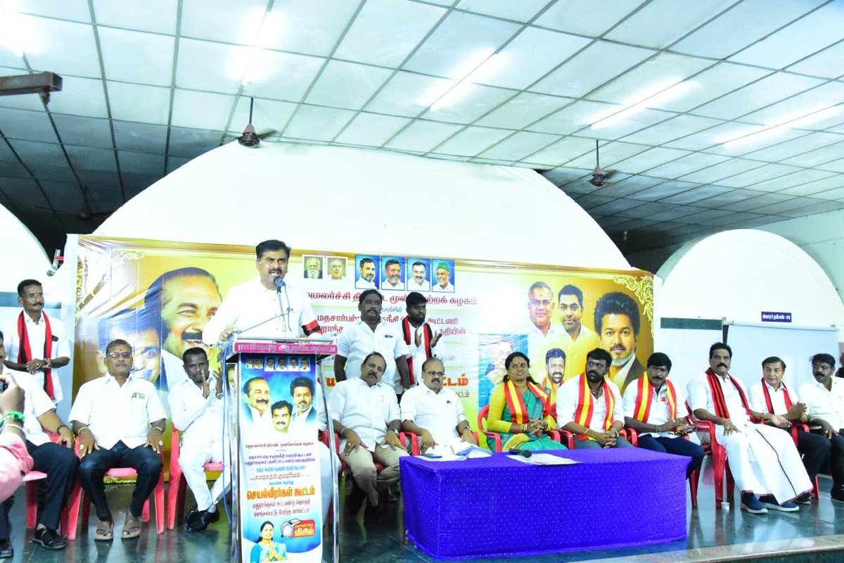 duraivaikooffl's tweet photo. நாள் 24.09.2026
மாலை 3 மணி

மதச்சார்பற்ற சமூகநீதி வெற்றிக் கூட்டணியின் மதுராந்தகம் சட்டமன்றத் தொகுதியின்
த. வெ. க வேட்பாளர் திருமதி மரகதம் குமரவேல் அவர்களை ஆதரித்து களப்பணி ஆற்றுவதற்கான  செயல் திட்டங்களை முன்னெடுப்பது சம்பந்தமாக விவாதிக்க, செங்கல்பட்டு மேற்கு மாவட்ட கழகத்தின் செயல் வீரர்கள் கூட்டம் மாவட்டச் செயலாளர் பாரத் ராஜேந்திரன் அவர்களின் தலைமையில்
மதுராந்தகம், பாக்கம் பகுதியில் அமைந்துள்ள வள்ளலார் திருமண மண்டபத்தில் சிறப்பாக நடைபெற்றது...

தேர்தலில் களப்பணி ஆற்றுவது குறித்தும், தவெக அரசின் ஊழலற்ற வெளிப்படையான அரசு நிர்வாகத்தின் சிறப்புகள் பற்றி மக்களிடம் கொண்டு செல்ல வேண்டிய செயல்பாடுகள் குறித்தும்,
எதிரிகளின் சூழ்ச்சிகளை முறியடித்து நமது கூட்டணி வேட்பாளரின் வெற்றிக்கு மறுமலர்ச்சி திராவிட முன்னேற்றக் கழகம் துணை நிற்க வேண்டும், அதற்கு நமது இயக்கத் தோழர்கள் தேர்தல் பார்வையாளர் துணைப் பொதுச் செயலாளர் சு. ஜீவன் அவர்கள் தலைமையில் சிறப்பாக செயலாற்ற வேண்டும் என்றும் உரை நிகழ்த்தினேன்.

இந்நிகழ்ச்சியில் கழகப் பொருளாளர் மு. செந்திலதிபன் மாநில நிர்வாகிகள் ஆவடி அந்திரிதாஸ், காரை செல்வராஜ், கவிஞர் மணிவேந்தன் உரையாற்றினார்கள்..

மதுராந்தகம் தொகுதியின் வெற்றி வேட்பாளர் திருமதி மரகதம் குமரவேல் அவர்களும் கலந்து கொண்டு மதிமுகவின் தோழமை உணர்வைப் பாராட்டியும் உரை நிகழ்த்தினார்கள்.

தமிழக வெற்றிக் கழகத்தின் மாவட்டச் செயலாளர்கள் திரு.M. S. பாலாஜி, திரு தையூர் குமரவேல் கலந்து கொண்டார்கள்.

நமது மாவட்டக் கழகச் செயலாளர்கள்
நெமிலிச்சேரி மு. பாபு, சைதை சுப்பிரமணியன், மா. வை மகேந்திரன், ஜி. கருணாகரன், நொச்சிக்குப்பம் இரவிக்குமார், பூ. லோகநாதன், காயல் கோவிந்தராஜ், பெரம்பூர் பாஸ்கர், டில்லி பாபு, துணை மேயர் சூரியகுமார் தங்கள் மாவட்டக்கழக முன்னோடிகளுடன் கலந்து கொண்டார்கள்.

மாநில நிர்வாகிகள் எம். எல் எப் வெங்கடேசன், மகளிர் அணி மல்லிகா தயாளன், பொறியாளர் அணி ஹேமநாதன், மற்றும் மாங்காடு முருகன் கலந்து கொண்டு சிறப்பு சேர்த்தார்கள்.

செங்கல்பட்டு மேற்கு மாவட்ட கழக முன்னோடிகள் எம். எஸ் ஏழுமலை, க. புருஷோத்தமன் துரைமுருகன், பொறியாளர் பார்த்திபன்,  PL சாமிநாதன், C. இளவரசன் தங்கள் மாவட்டக்கழக தோழர்களுடன் பெரும் திரளாக கலந்துகொண்டார்கள்..

மிகக் குறைந்த இடைவெளியில் செயல்வீரர்கள் கூட்ட ஏற்பாடுகளை மாவட்டக் கழகச் செயலாளர் பாரத் இராஜேந்திரன் அவர்கள் விரிவாகச் செய்திருந்தது பாராட்டுக்குறியது

நன்றி
துரை வைகோ MP
மறுமலர்ச்சி திமுக

#DuraiVaiko #mdmk #tvk #ByElection #madurandagam