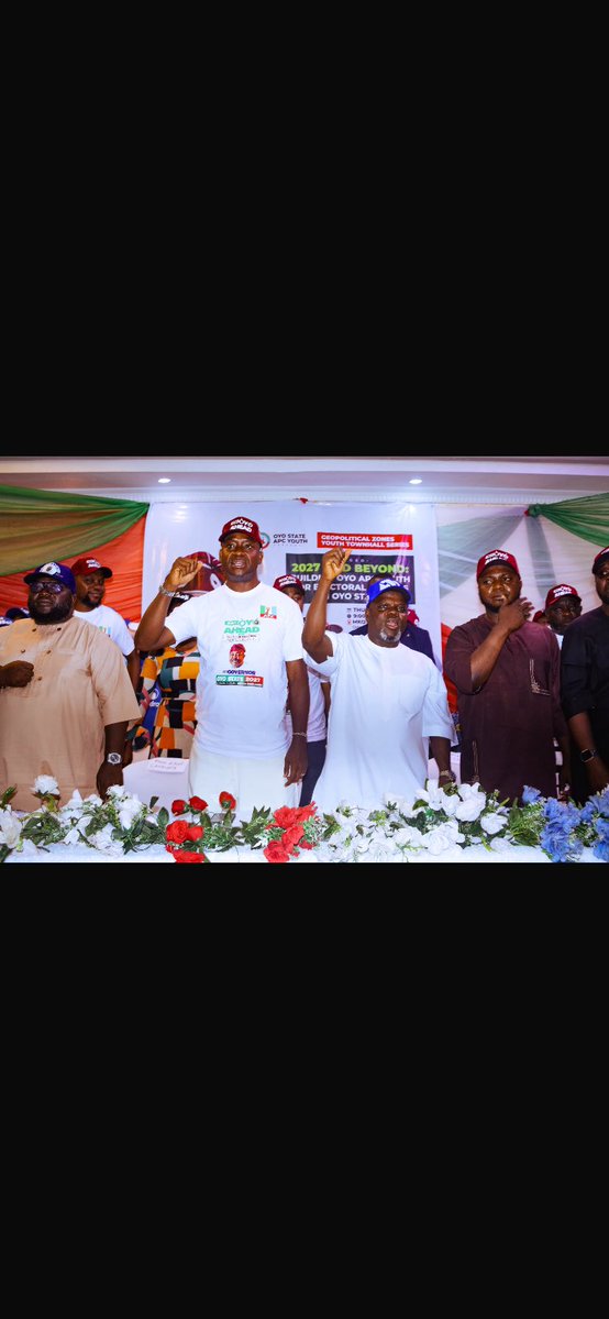 olamilekan7_'s tweet photo. Senator Sharafadeen Alli's deputy governorship candidate in the coming governorship election in Oyo State, Adesoji Adedeji, and his entourage were at Iseyin today for the continuation of the youth engagement in the state.
#OyoAhead https://t.co/5tywwdGnpF