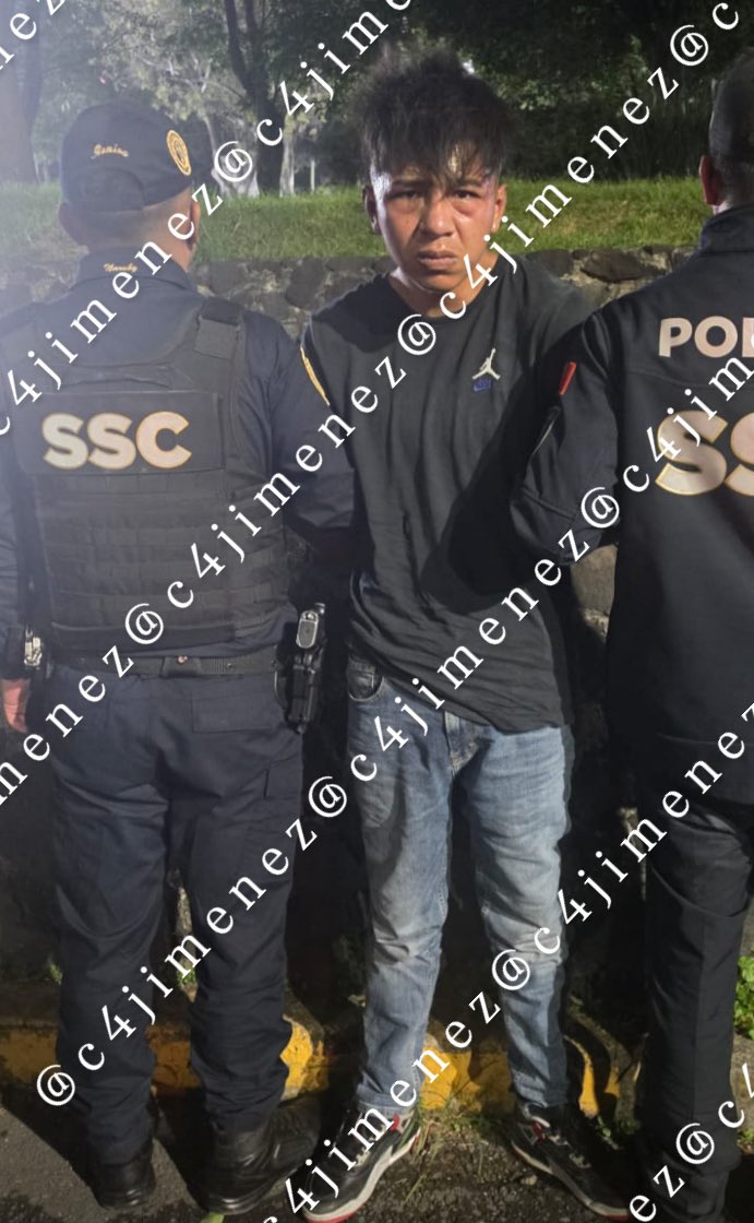 c4jimenez's tweet photo. RATAS de RELOJES: SE ROBARON 2 ROLEX de CASI 1 MDP
Patricio Donat
Anuar González 
Donovan Mondragón 
Erika López
Andaban en motos armados.
Se metieron a un restaurante en Sta Fe @AlcaldiaAO y le robaron 2 Rolex a una pareja.
Agentes de @SSC_CDMX zona poniente los ubicaron, persiguieron y detuvieron.
Si los reconoce, denúncielos!